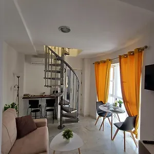 Apartamento ático Acogedor, Céntrico Y A 2 Min De La Playa., Fuengirola